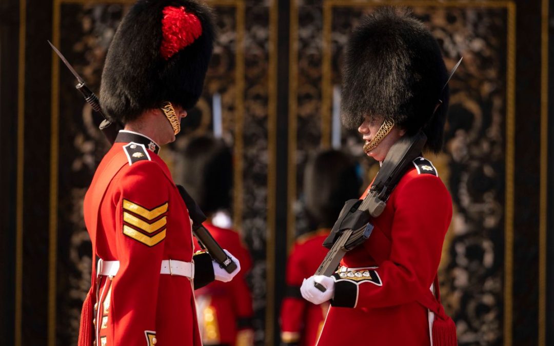 Essential London, Royal Thrones & Political Zones + Changing Of The Guard
